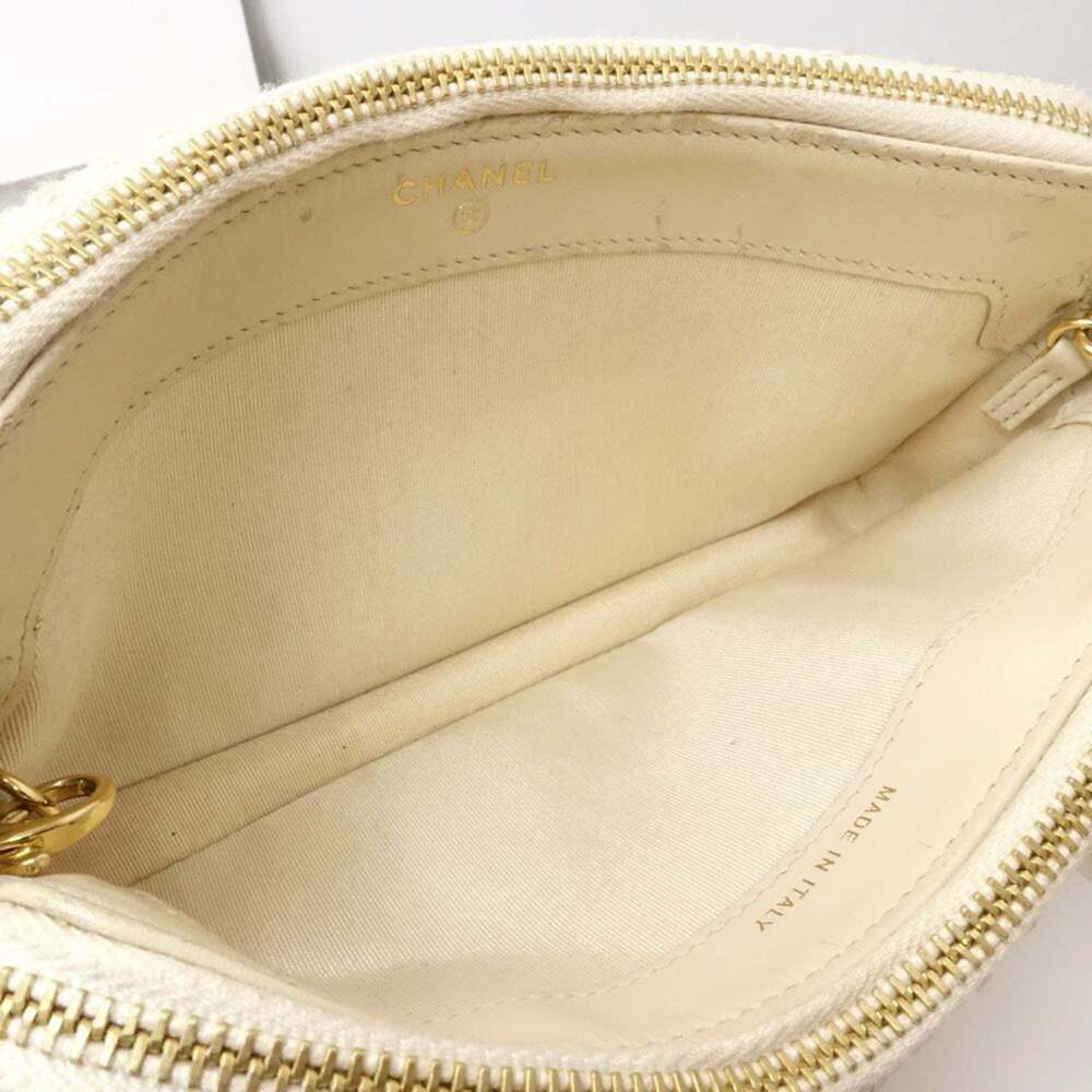 CHANEL Cream Canvas Deauville Shoulder Bag - Picture 6 of 10